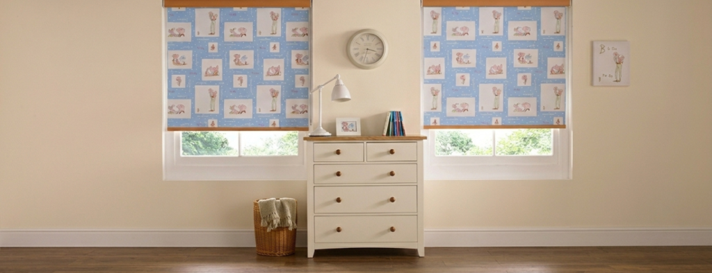 Roller Blinds Design Ideas for Living Room, Bedroom & Modern Windows