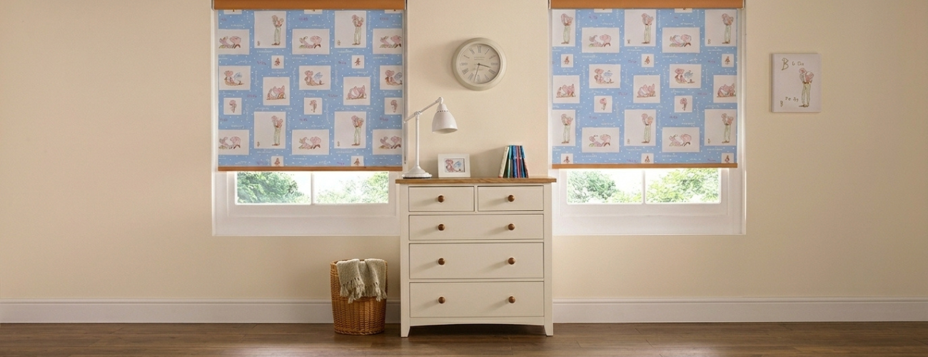 Roller Blinds Design Ideas for Living Room, Bedroom & Modern Windows