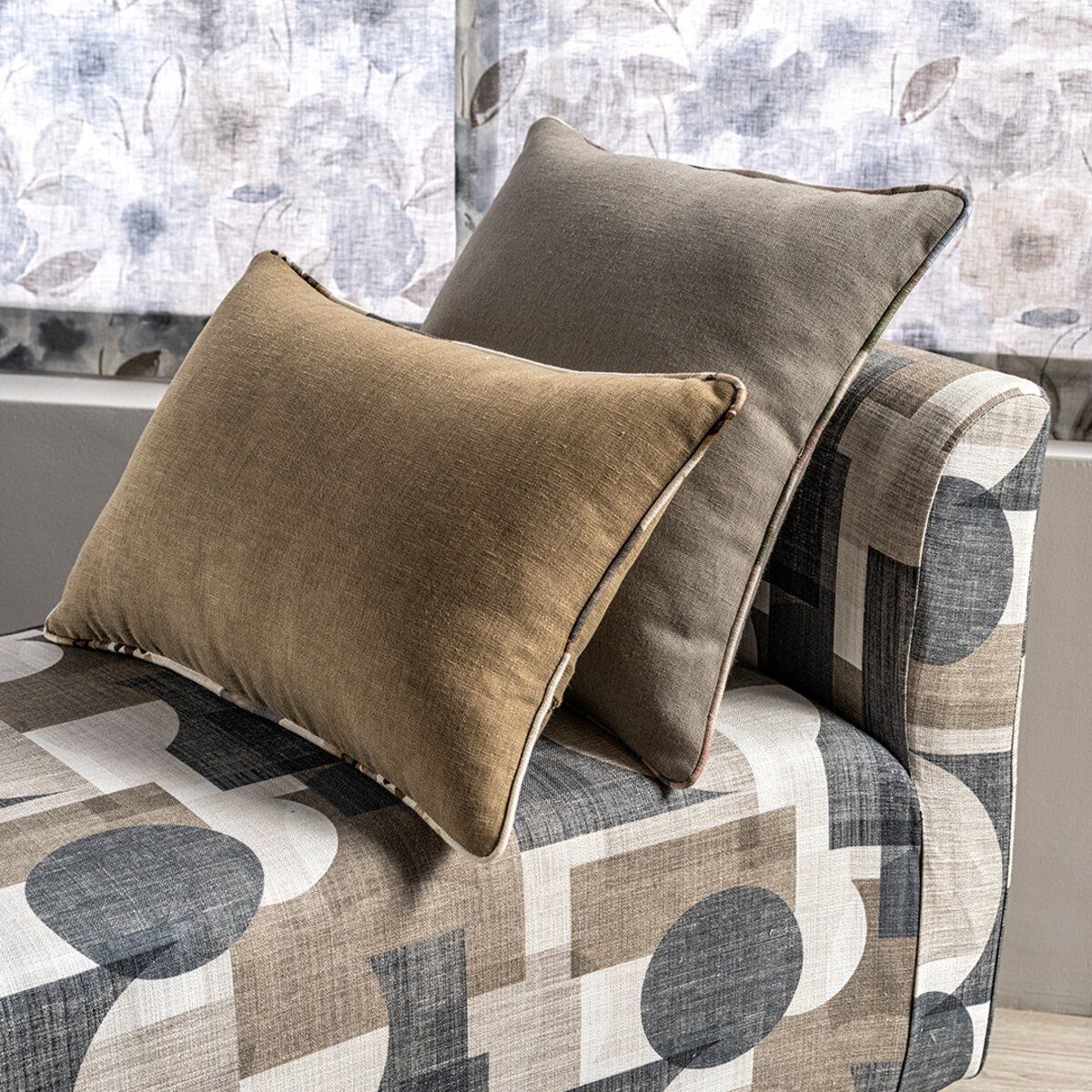 BRUSH STROKES – PETALS UPHOLSTERY